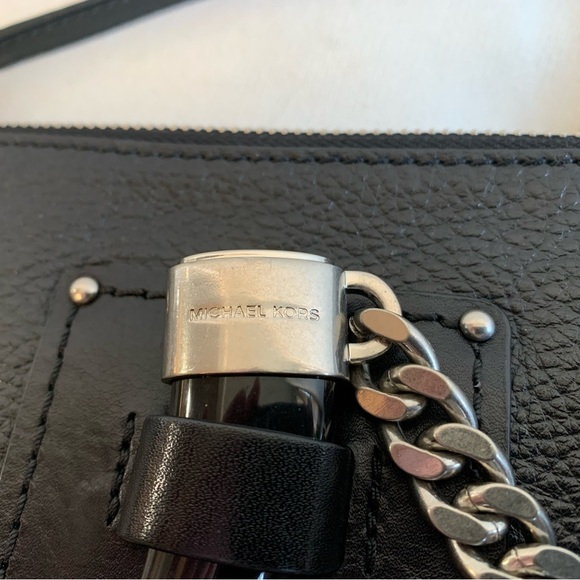 Michael Kors Leather James Large Zip Clutch Crossbody Bag black hands free - Picture 3 of 15